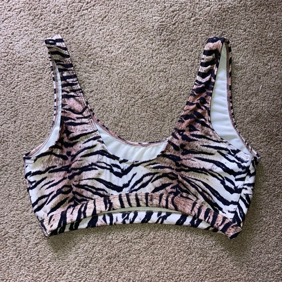 Crop top - Picture 2 of 2